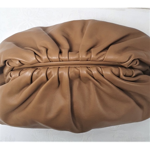 AUTH Bottega Veneta Camel Pouch Large Clutch Cloud Dumpling Calfskin Leather BV - Picture 3 of 8